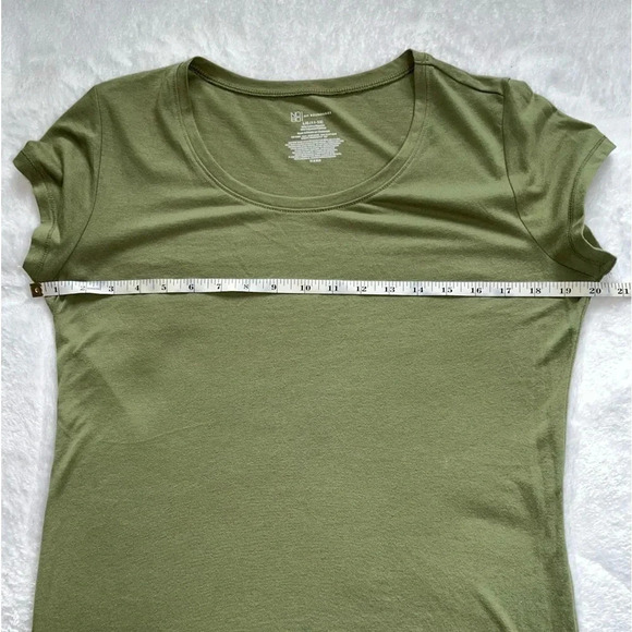 Women’s No Boundaries Green Scoop Neck Tee - Picture 6 of 8